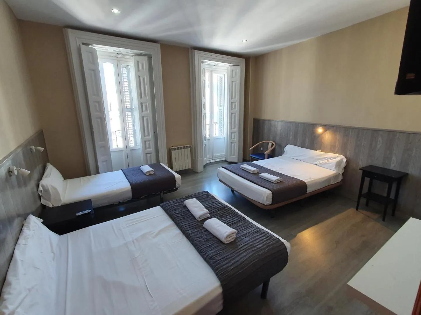 Plaza Dort Rooms 2